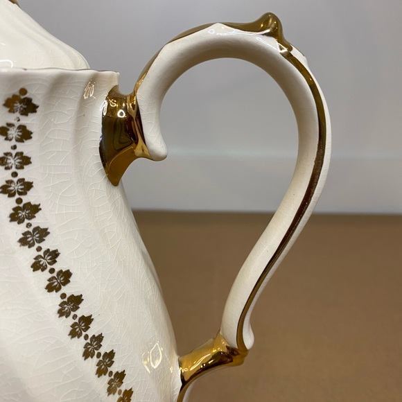 Sadler Bone China Coffee Pot/Teapot Swirl Red White Roses Very Gilded Gold Trim - Picture 5 of 16